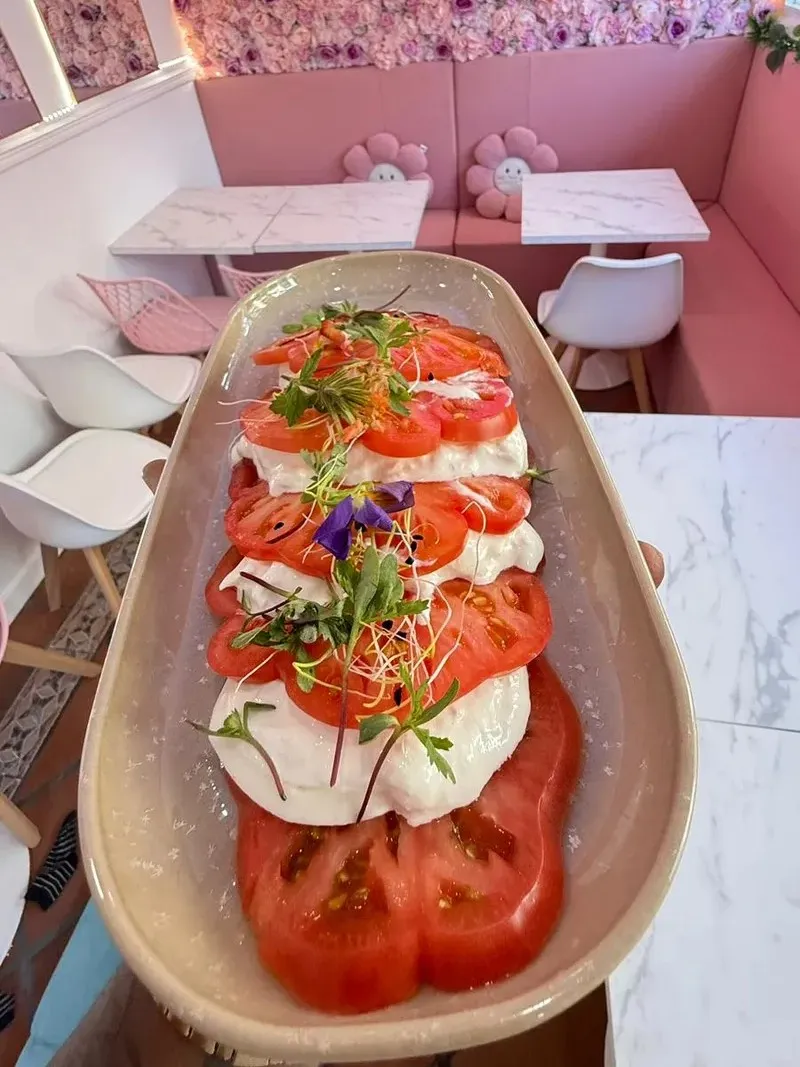 Ensalada de tomate mar azul